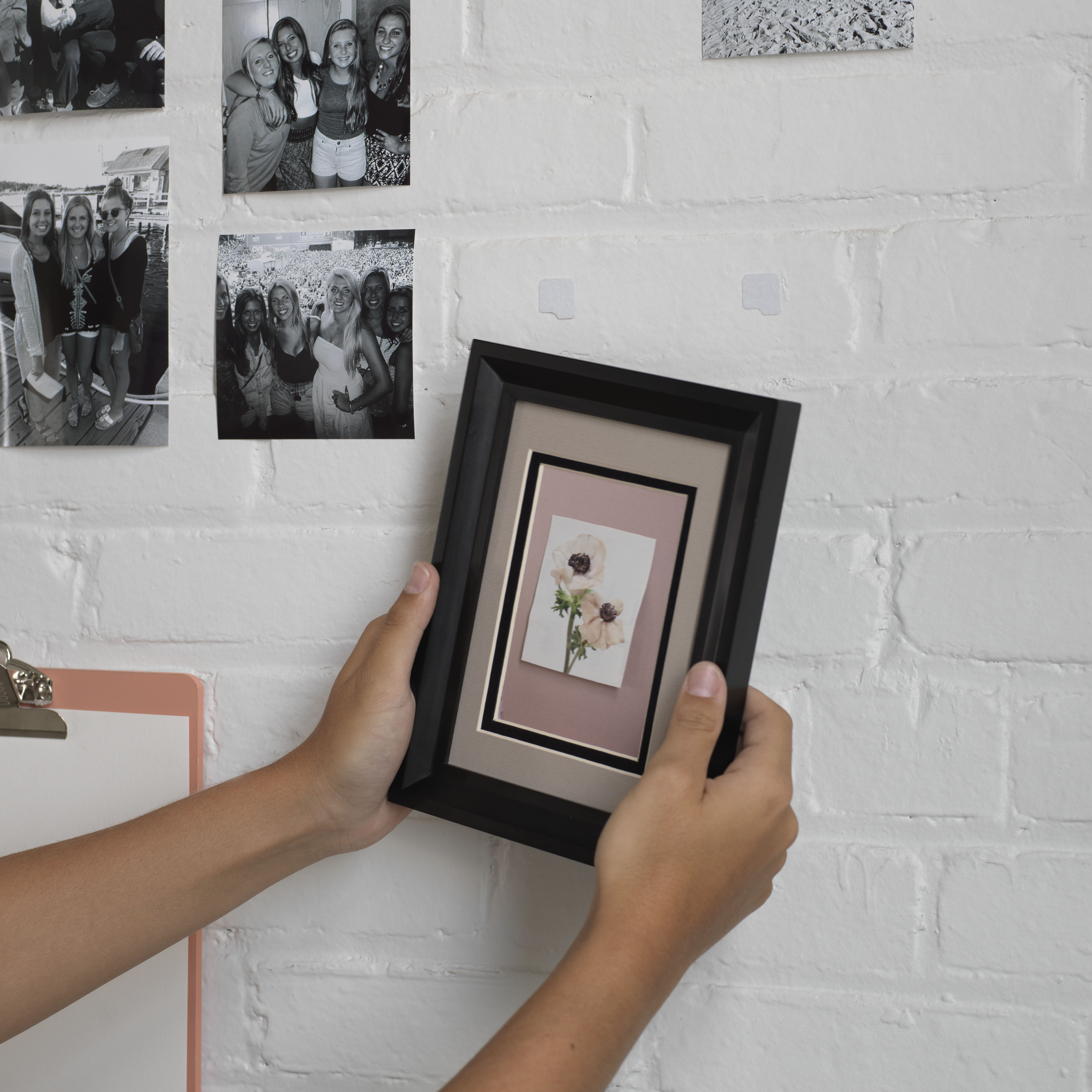 Hanging photo with using VELCRO® Brand HANGables™ Removable Wall Fasteners